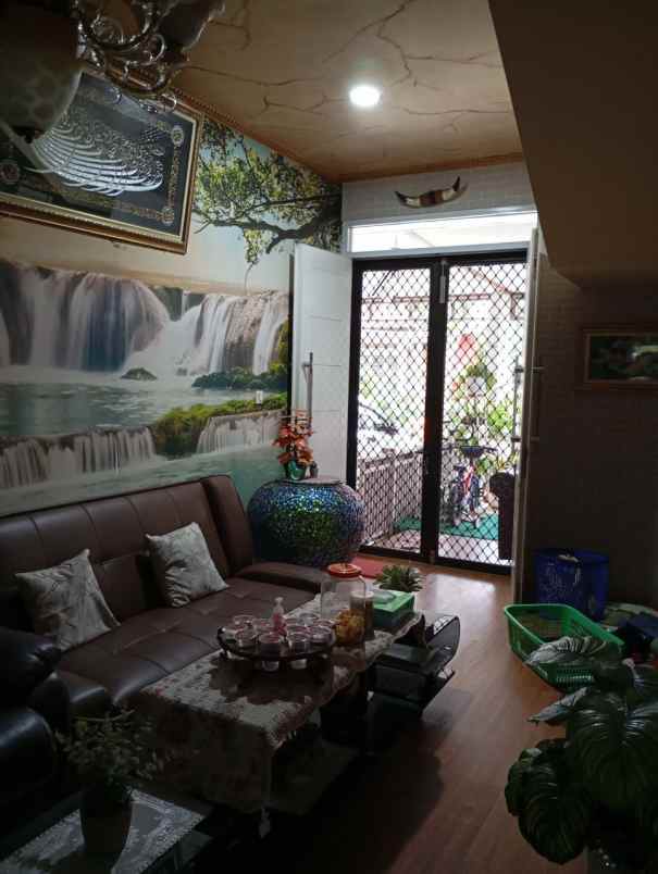 dijual rumah 78 jalan boulevard