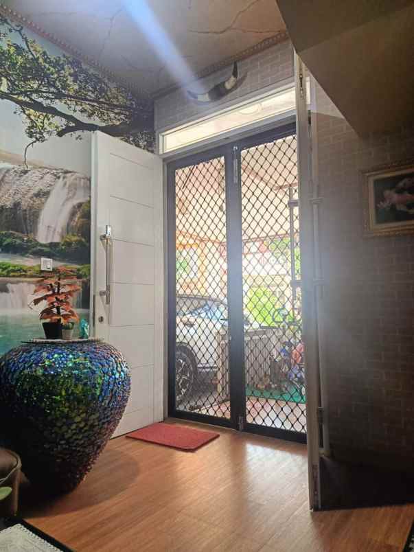 dijual rumah 78 jalan boulevard