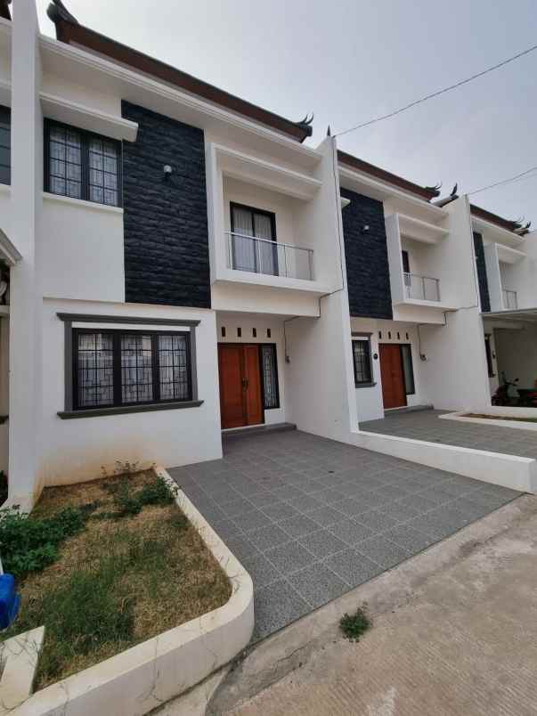 dijual rumah ad216