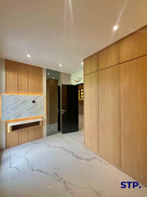 dijual rumah babatan pantai