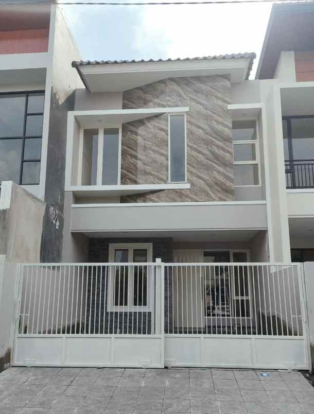 dijual rumah babatan pantai