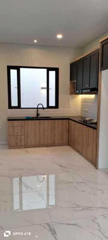 dijual rumah baru 3 lantai dijagakarsa jakarta selatan