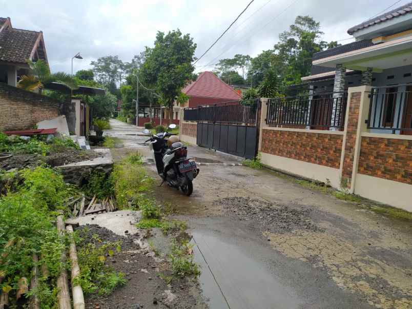 dijual rumah baru lokasi di sleman