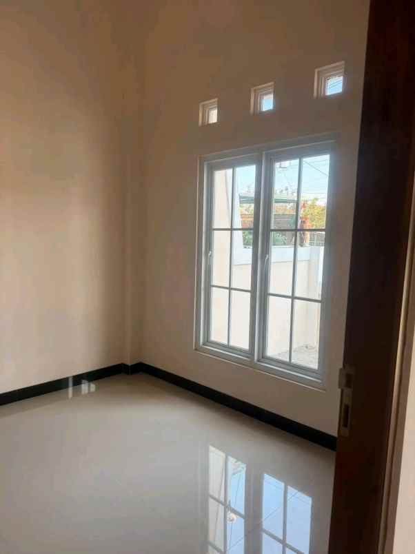 dijual rumah baturetno