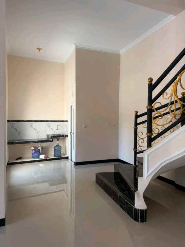 dijual rumah baturetno