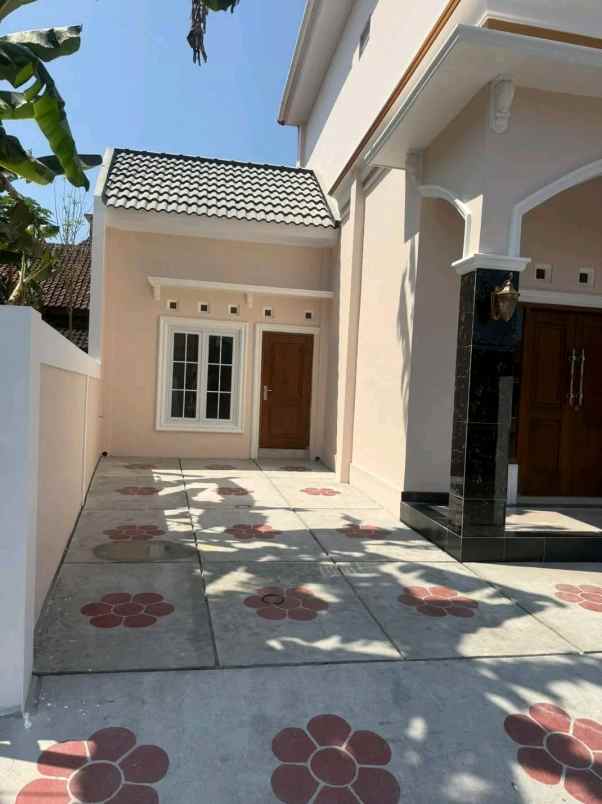 dijual rumah baturetno