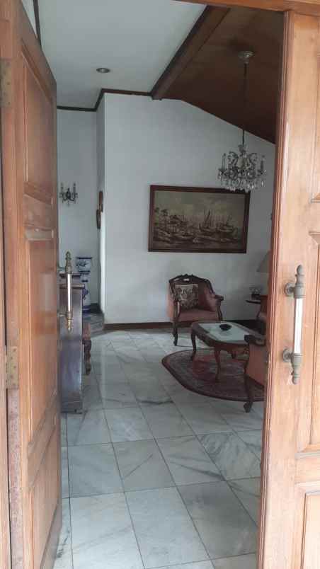 dijual rumah besar hook di bintaro sektor 3