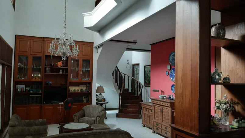 dijual rumah besar hook di bintaro sektor 3