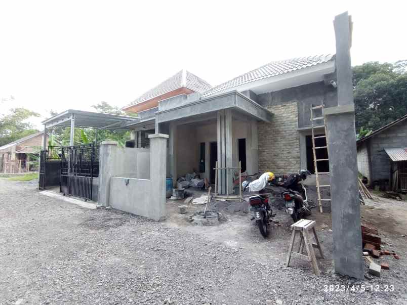 dijual rumah blotan sd model