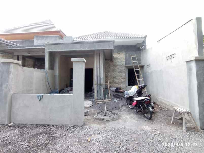 dijual rumah blotan sd model