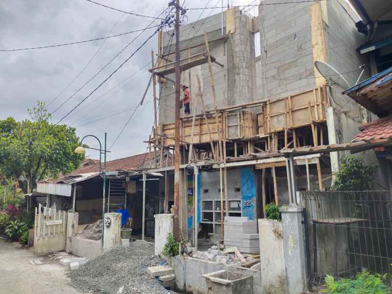 dijual rumah buah batu