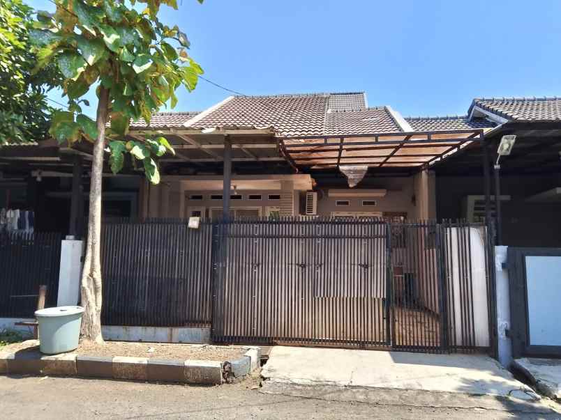 dijual rumah bumi adipura