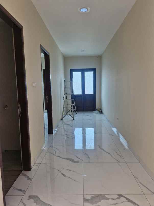 dijual rumah cantik kelapa gading