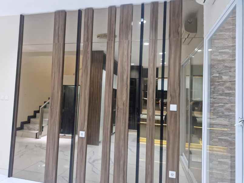 dijual rumah cantik kelapa gading