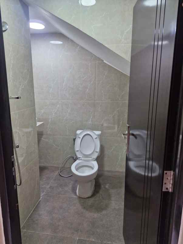 dijual rumah cantik kelapa gading