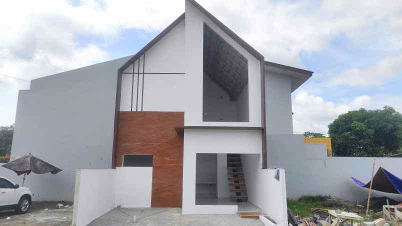 dijual rumah cantik terbaru 2 lantai di prambanan