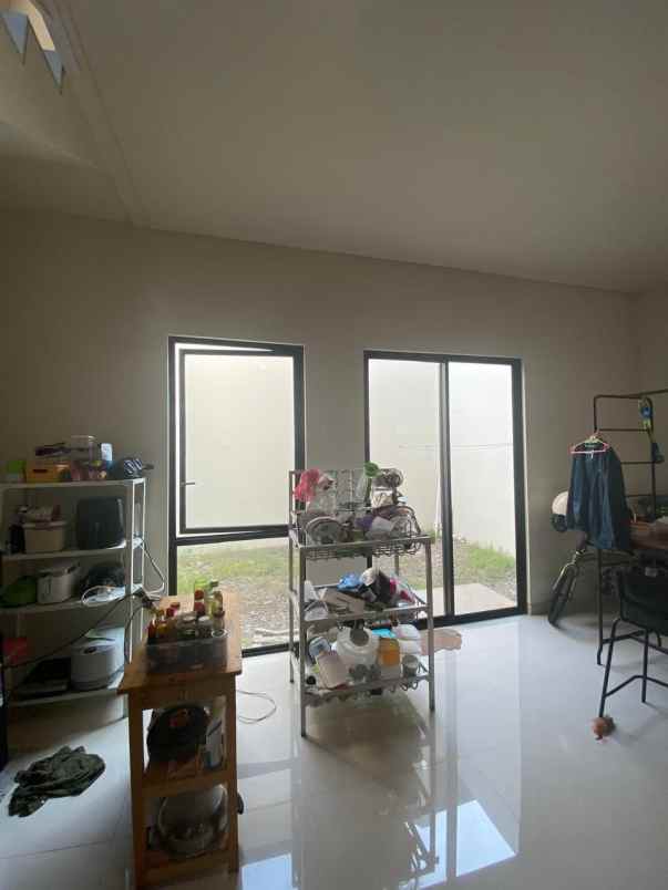 dijual rumah central park juanda