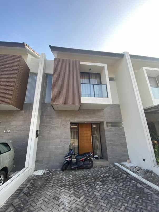 dijual rumah central park juanda