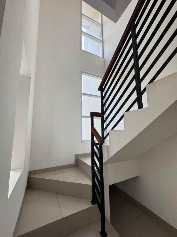 dijual rumah cibinong river view
