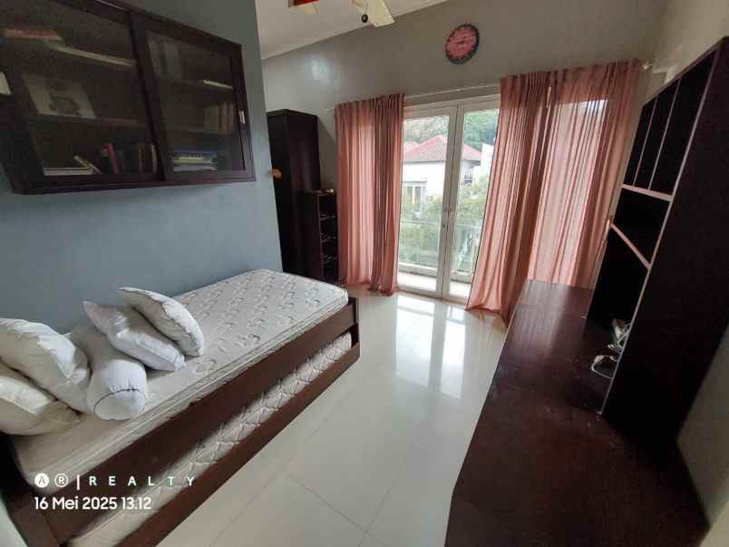 dijual rumah cigadung dago bandung