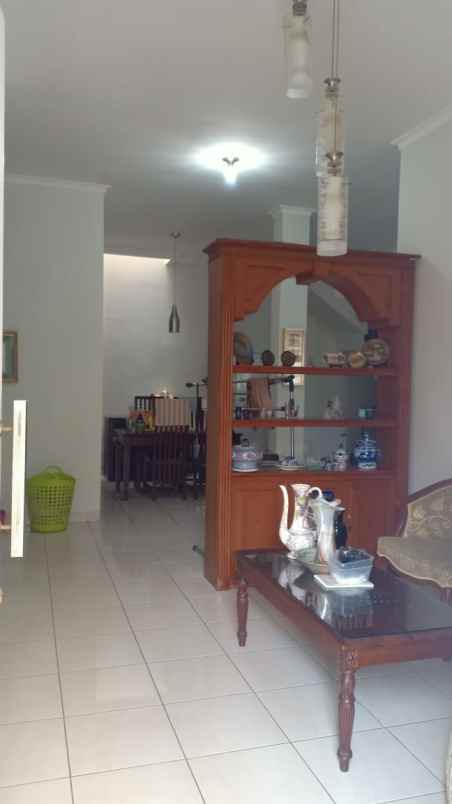 dijual rumah cinere