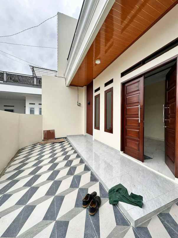 dijual rumah ciracas