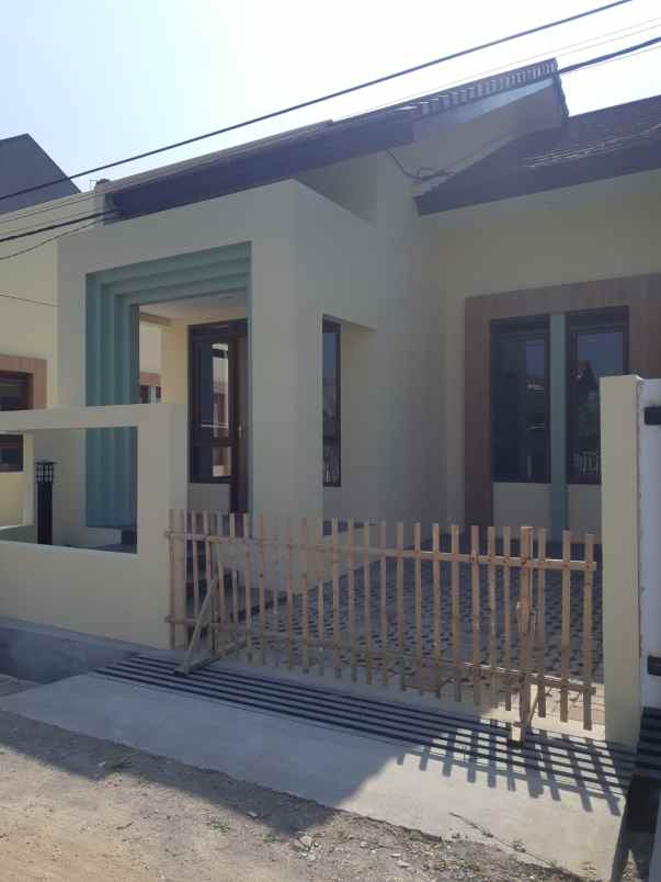 dijual rumah cisaranten kulon