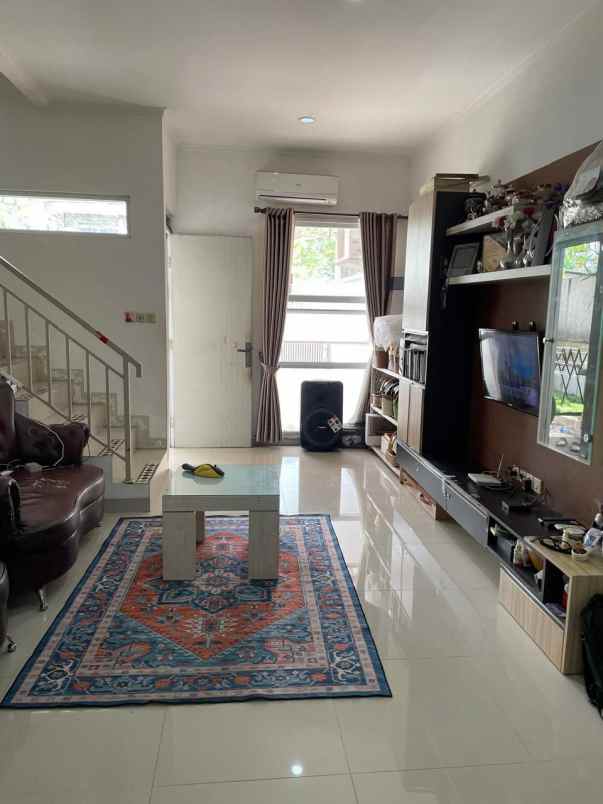 dijual rumah cisaraten kulon