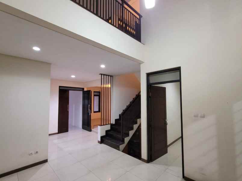 dijual rumah cluster batununggal indah