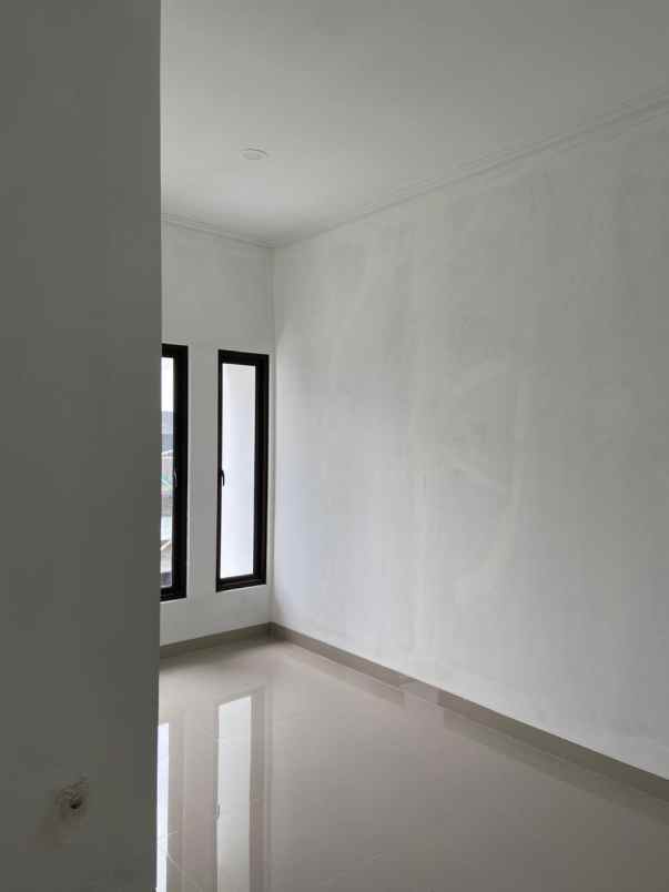 dijual rumah cluster di lewinanggung depok