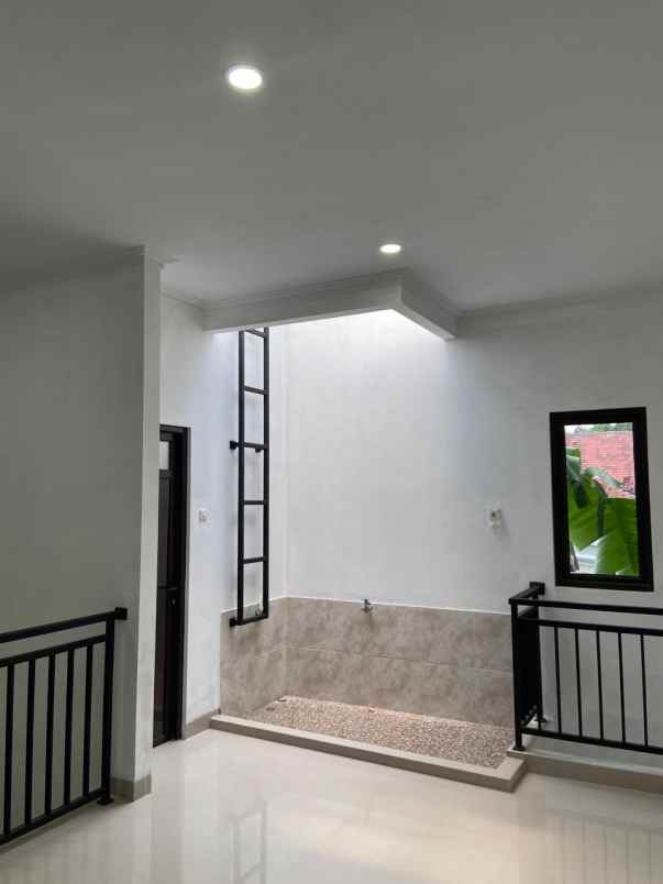dijual rumah cluster di lewinanggung depok