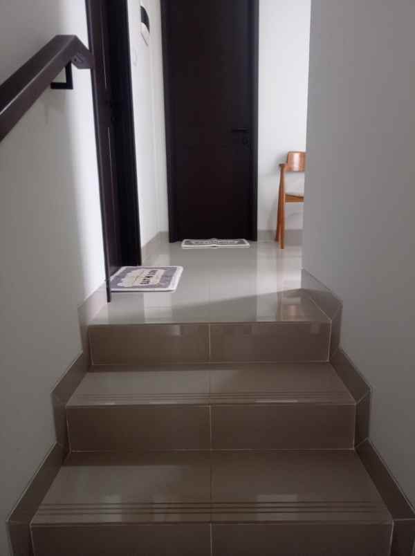 dijual rumah cluster flora summarecon