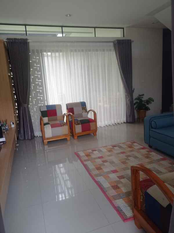 dijual rumah cluster flora summarecon