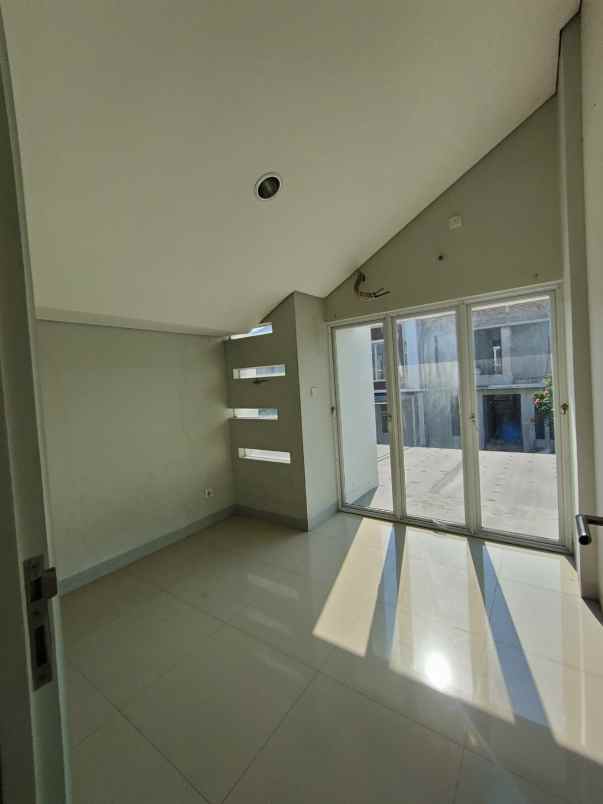 dijual rumah cluster yarra jgc