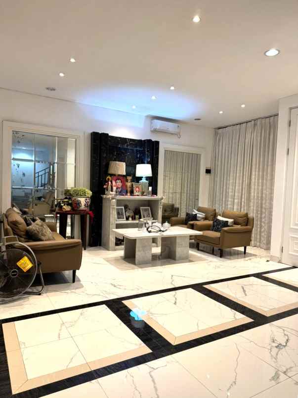 dijual rumah cluster yarra jgc jakarta