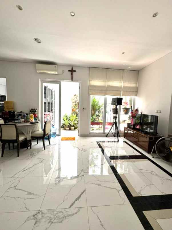 dijual rumah cluster yarra jgc jakarta