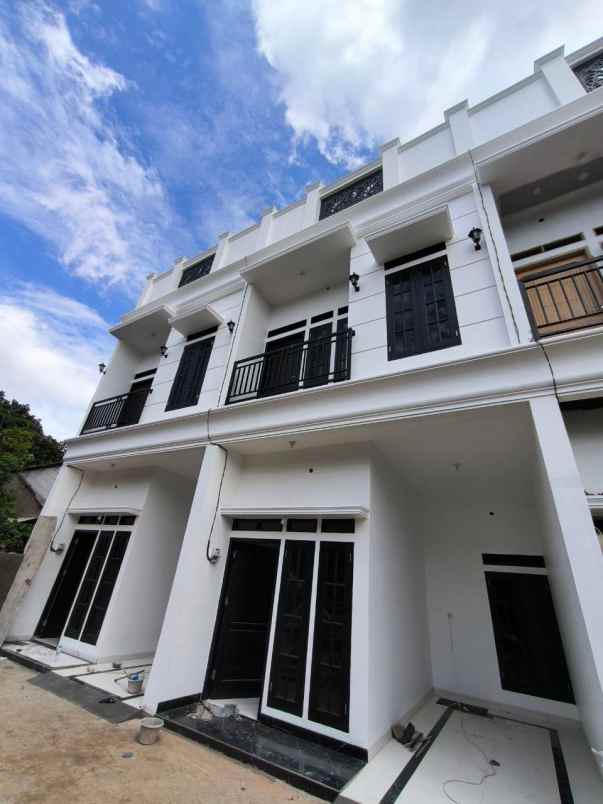 dijual rumah condet