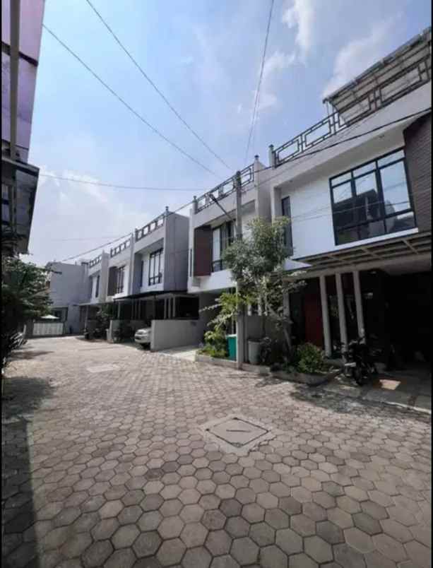 dijual rumah dalam cluster cirendeu ciputat siap huni