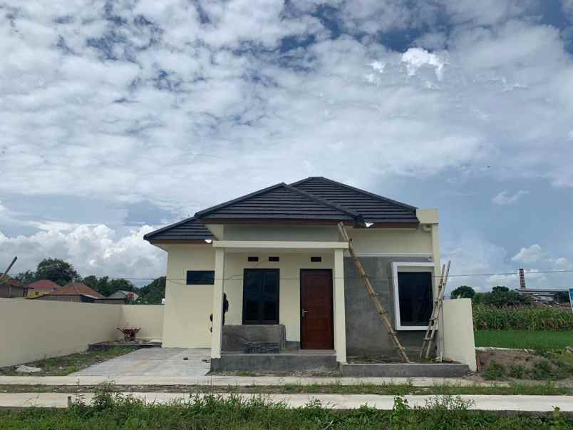 dijual rumah dekat dengan pusat kota design modern