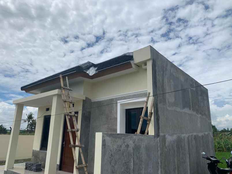 dijual rumah dekat dengan pusat kota design modern