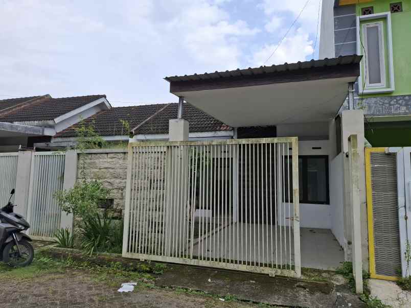 dijual rumah dekat kampus jember jl koptu berlian