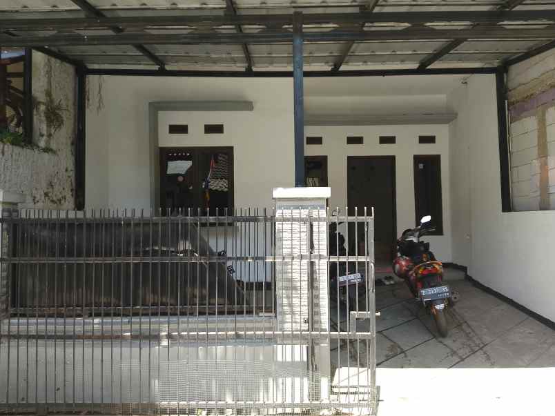 dijual rumah dekat rs dustira