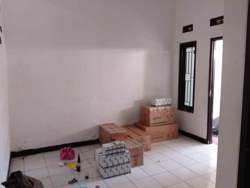 dijual rumah dekat rs dustira