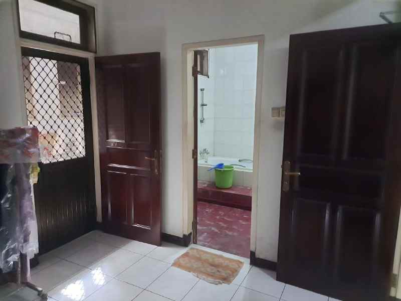 dijual rumah dharmahusada indah barat