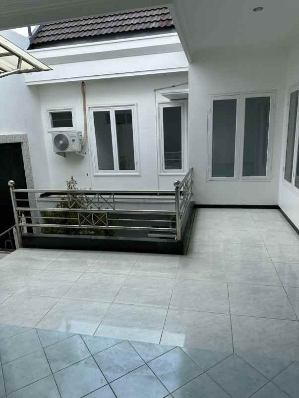 dijual rumah dharmahusada megah