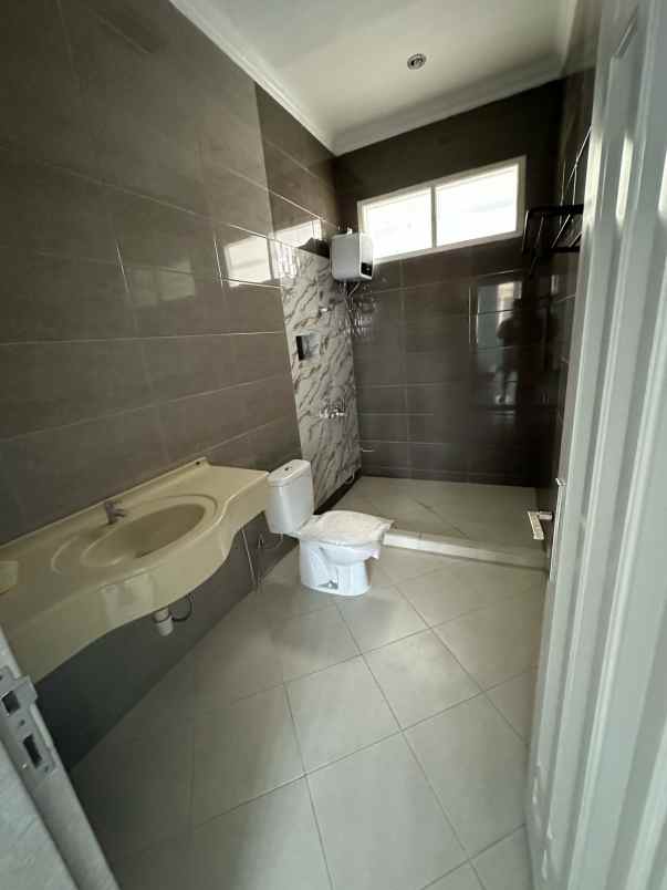 dijual rumah dharmahusada megah