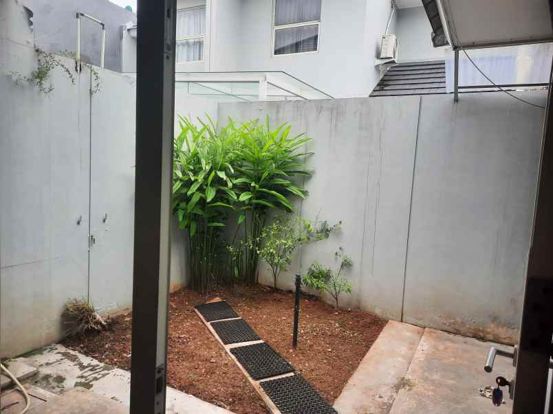 dijual rumah di cluster suvarna sutera