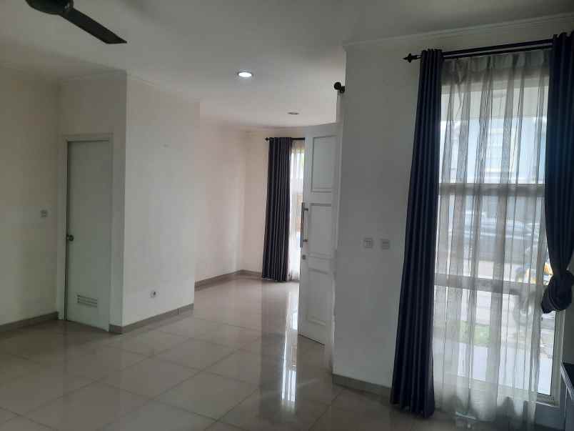 dijual rumah di cluster suvarna sutera