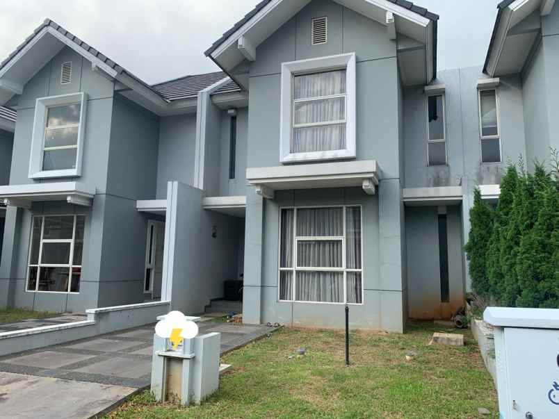 dijual rumah di cluster suvarna sutera