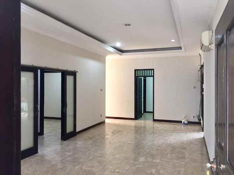 dijual rumah di jl sampit blok m plaza jakarta selatan